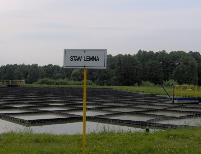 2. Metodyka badań Obecność mikroorganizmów z rodziny Enterobacteriaceae 75 Badania prowadzono w hydrobotanicznej oczyszczalni ścieków typu Lemna w Boronowie, która zlokalizowana jest w północno