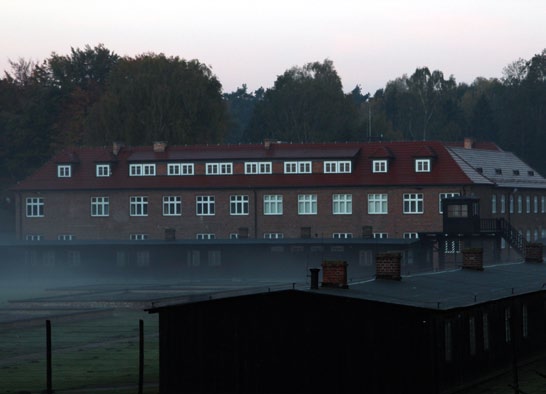 PAMIĘĆ OFERTA I EDUKACYJNA EDUKACJA Muzeum znajduje się na części terenu byłego nazistowskiego obozu koncentracyjnego Stutthof, który funkcjonował od 2 września 1939 r. do 9 maja 1945 r.