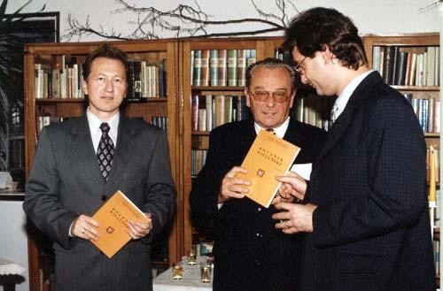 Rocznik Wieluński Uroczysta promocja pierwszego tomu "Rocznika Wieluńskiego" w Miejskiej Bibliotece Publicznej - 12 września 2001