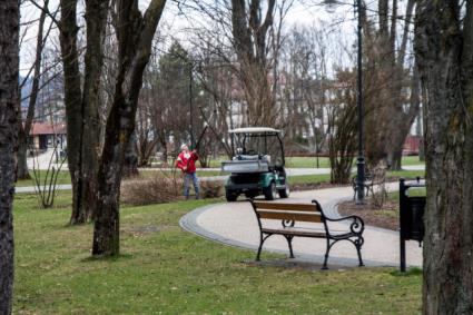 Rysunek 16. Plac handlowy przy ul. Orkana i budynek Teatru Lalek Rabcio Źródło: Pro Regio Consulting Funkcja handlowo-usługowo-mieszkaniowa, a w części także tranzytowa (ul.