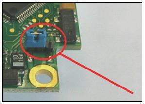 Montaż kabli Dostępne złącze kablowe M12x1,5 skrzynki z układem elektronicznym nadaje się do kabli o średnicy zewnętrznej od 3 do 5 mm.