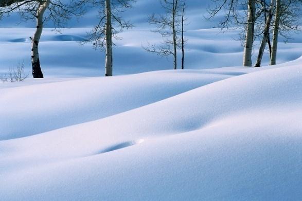 Sytuacje awaryjne - wycieczki zimowe Przygotowanie do utrudnionych warunków związanych z zimą i ze śniegiem: wolniejsze tempo marszu nieprzetarte szlaki utrudnienie orientacji w terenie