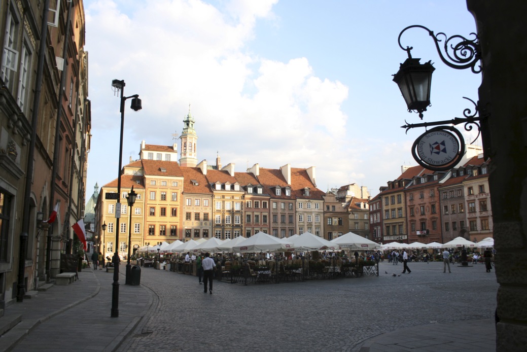 znaczeń oraz wartości. Dzisiejszy Rynek Starego Miasta jest wyrazem, a także świadectwem minionych czasów. 1.