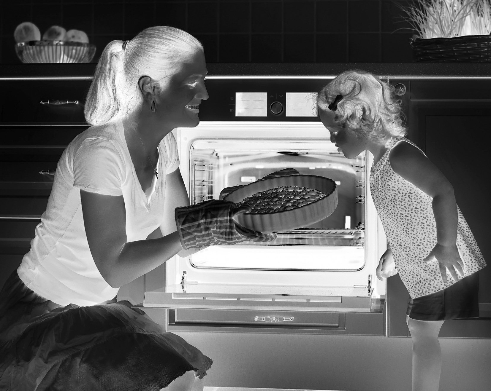 Hallo, ich heiße Martin. 5.2. A. Tschüs Martin. B. Ich bin Christian. C. Das ist mein Bruder. A. Ist das ein Apfelkuchen? B. Ist das eine Pizza? C. Ist sie groß? Der Kuchen ist fertig. 5.3. Zadanie 6.