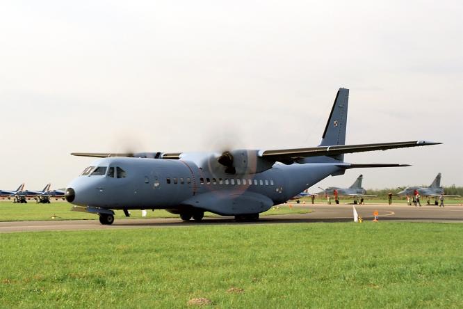 Biuletyn informacyjny nr 4 22.05.2012 II Festyn Lotniczy Lotnisko Bliżej Miasta" SU-22 fot.