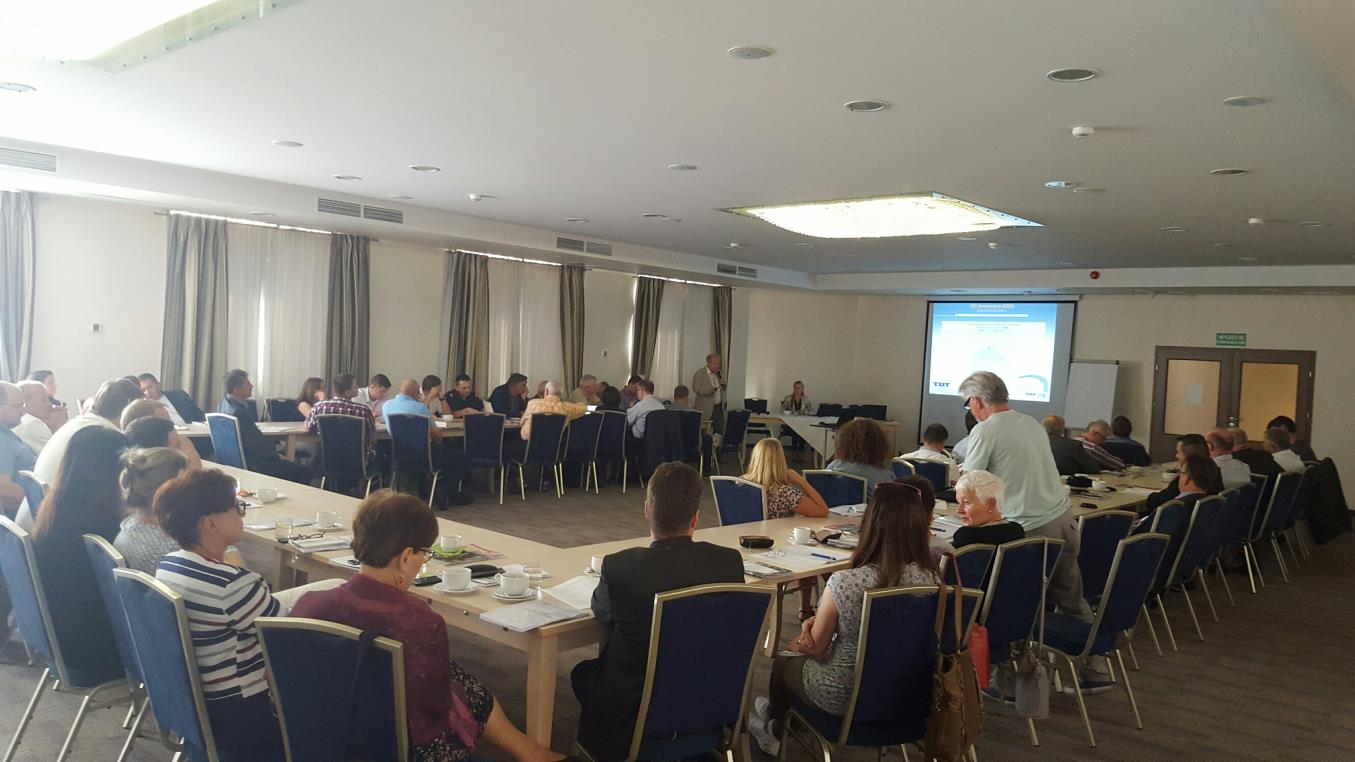 Po zakończeniu części wykładowej seminarium na zewnętrznym parkingu rozpoczął się POKAZ PRAKTYCZNY.