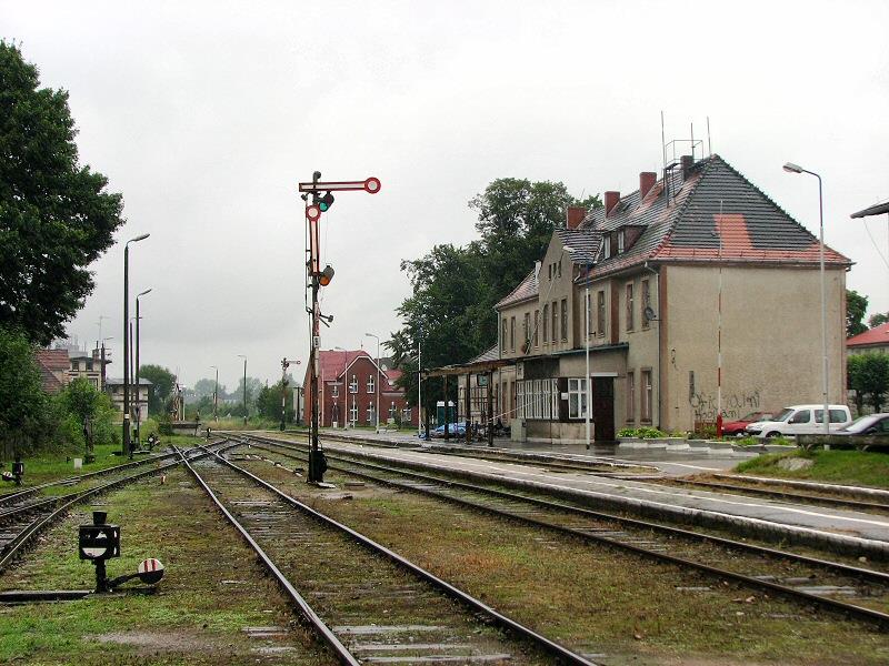 zasłony odśnieżne; 9) przejazdy kolejowo-drogowe i przejścia w poziomie szyn, w tym urządzenia i systemy służące zapewnieniu bezpieczeństwa ruchu drogowego i pieszego; 10) systemy oświetleniowe do