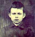 CZESŁAW MIŁOSZ 30.06.1911 14.08.2004 Czesław Miłosz urodził się 30 czerwca 1911 roku w Szetejniach na Litwie jako pierworodny syn Aleksandra Miłosza i Weroniki z Kunatów.