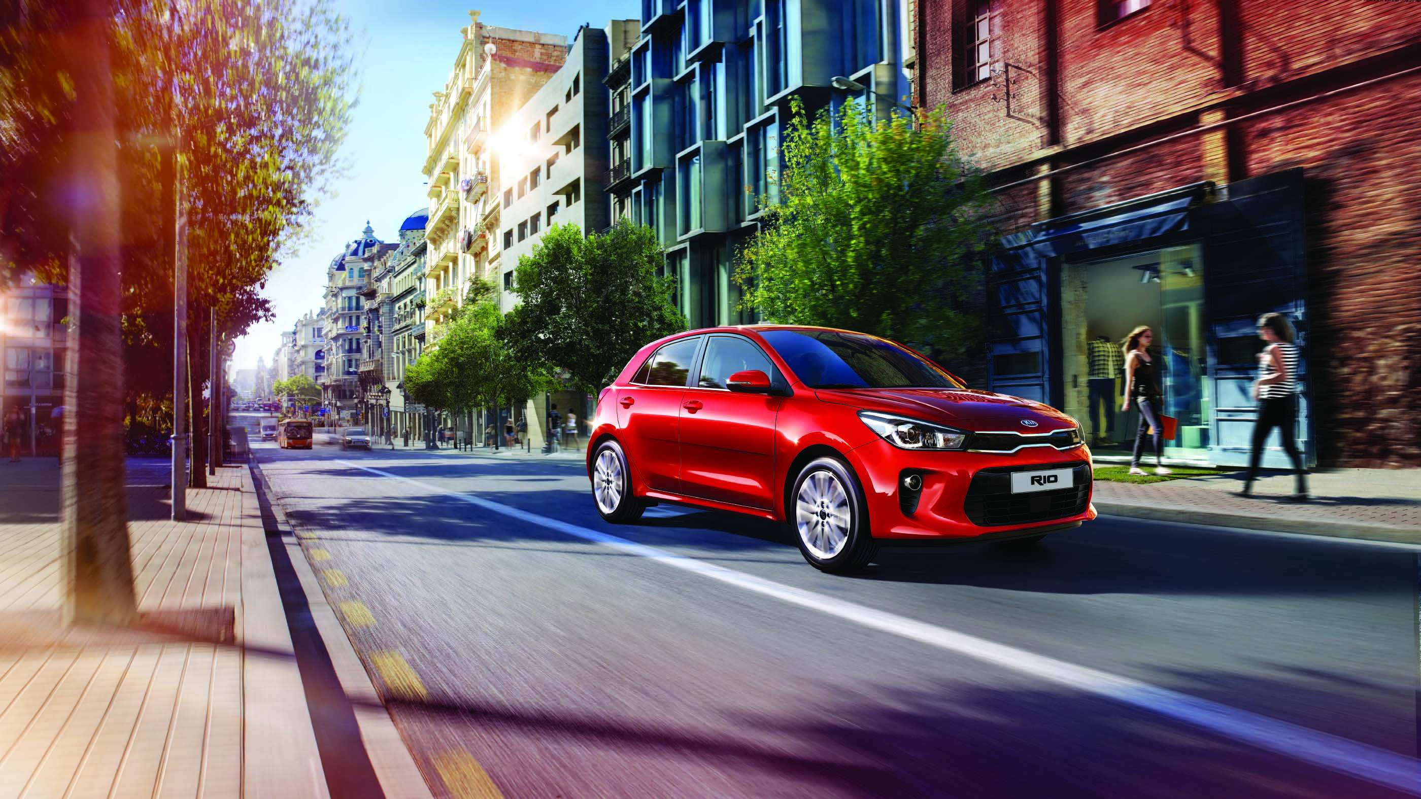 Zawsze przed siebie Nowa Kia Rio jest nowoczesna i elegancka. Aerodynamiczne, pełne dynamiki nadwozie aż kipi energią!