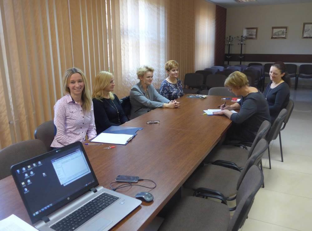 Spotkania konsultacyjne Tabela 60 Spotkania konsultacyjne związane z procesem tworzenia L.p. Data i godzina Miejsce Interesariusze rewitalizacji 1 23.08.2016 (wtorek) Godz.