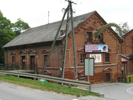 8. Bałtów Ogrodzenie kościoła i plebanii, Na murowanych pylonach i słupach, metalowe przęsła, dwie bramki Stan zachowania dobry 1908-1928 Parafia p.w. Matki Boskiej Bolesnej w Bałtowie 9.