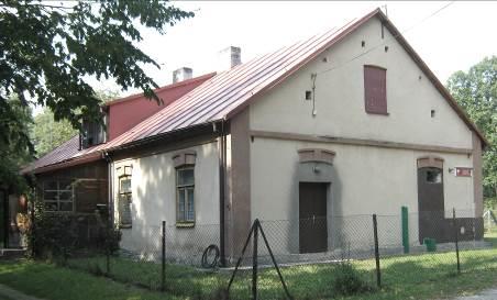 18. Skarbka Górna nr 4 (w ewidencji 7) Dom mieszkalny, drewniany, przedłużony od wschodu, z sienią przestrzałową, zamieszkały. Stan dobry około 1920 r. Barbara Bajor 19.