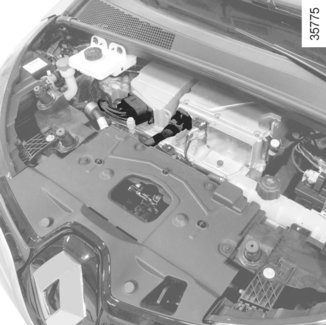 POJAZD ELEKTRYCZNY: prezentacja (4/5) A 6 Symbol A przedstawia elementy elektryczne pojazdu mogące stwarzać zagrożenie dla bezpieczeństwa użytkownika.