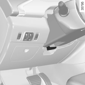 KIEROWNICA/WSPOMAGANIE UKŁADU KIEROWNICZEGO 1 Wspomaganie układu kierowniczego Układ kierowniczy ze zmiennym wspomaganiem jest wyposażony w system kontroli elektronicznej, który dostosowuje siłę