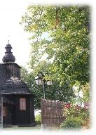 BIESIADKI Biesiadki to miejscowość położona we wschodniej części Pogórza Wiśnickiego w województwie Małopolskim, około 10 km na południe od Brzeska. Wieś liczy blisko 900 mieszkańców.