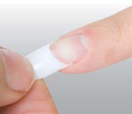 KOŃCÓWKI FRENCH TIPPED i ŻEL Soak Off DASHING DIVA Szacowany czas: 60 minut 1. Przygotowanie płytki paznokcia oraz obszaru skórek. Zdezynfekuj dłonie klientki za pomocą Skin Handsan.