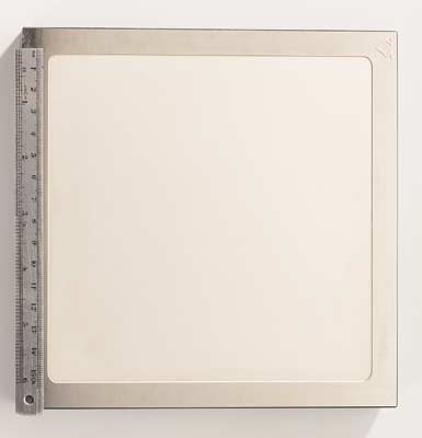 Elektroda: miedź Obrabiany detal: Stal Powierzchnia: 225 cm 2 Zastosowana technologia: Technologia dla powierzchni miedź/stal Wymagane wykończenie powierzchni: 20 VDI- Ra 1,00 µm Polepszenie