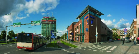 TRANSPORT Gdańsk a Miastem Sopot i Miastem Hel, uruchomiono przewozy drogą wodną, czyli trójmiejską linię tramwaju wodnego.