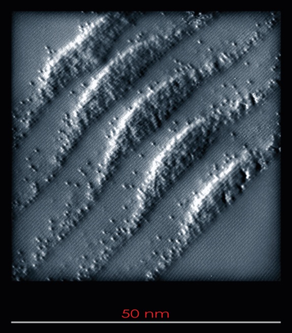 Rys.49. Obraz ze ransmisyjnego mikroskopu elekronowego (TEM, ang. ransmission elecron microscopy), przekrój przez układ dwóch samorosnących kropek kwanowych InAs/GaAs (źródło: Inerne). Rys.50.
