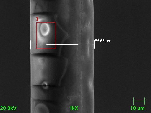 ROZDZIAŁ 7 Rysunek 7.8. Zdjęcie anody licznika 347 w obszarze okienka nr 3 wykonane skaningowym mikroskopem elektronowym.