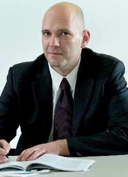 Prelegenci Serializacja Damian Dominiak, od 2013 Koordynator Projektu Serializacji, odpowiedzialny za realizację wdrożenia rozwiązań serializacyjnych w GSK Poznań wdrożenia schematów PODA,