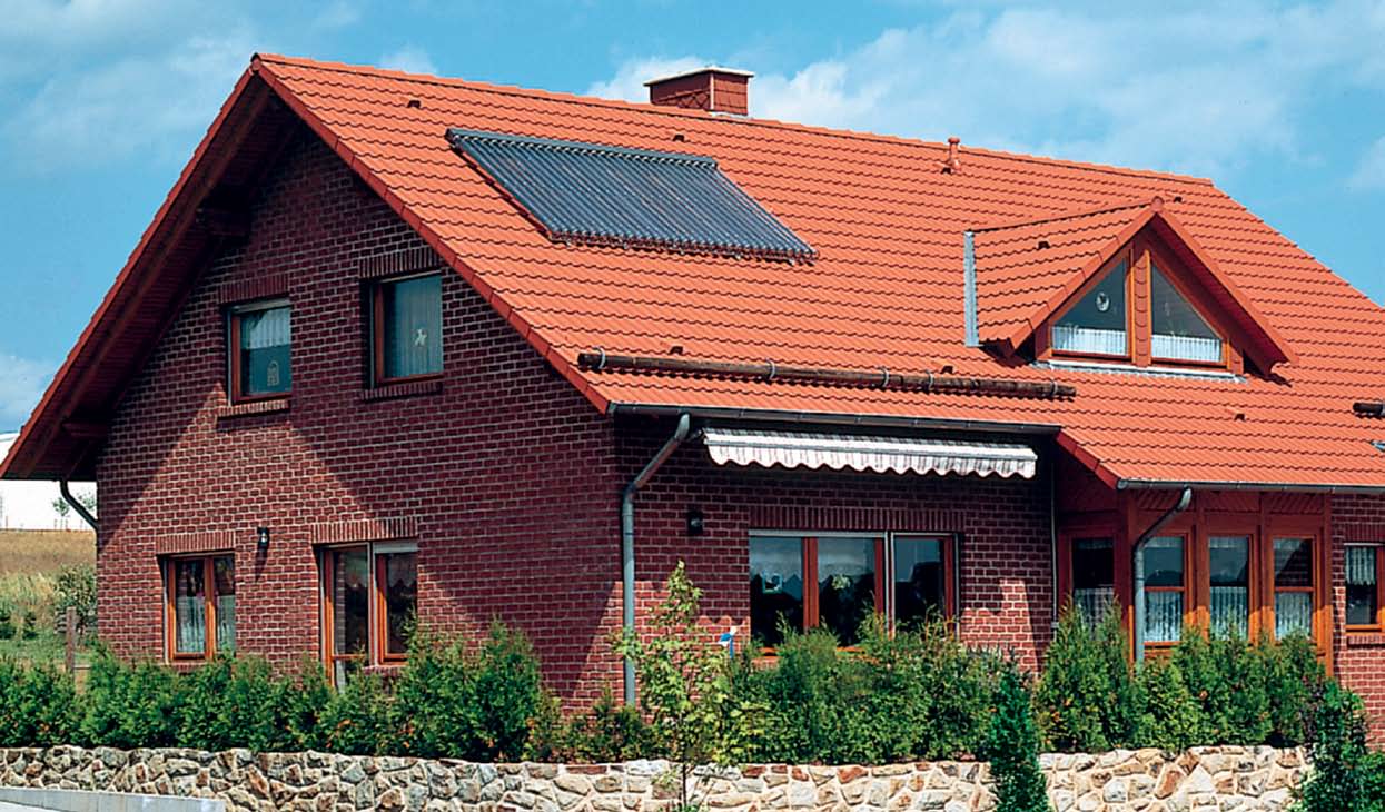 Technika systemowa Kolektory słoneczne Kolektory rurowe mogą być montowane w dowolnym położeniu Ciepło pozyskiwane z promieniowania słonecznego niewyczerpany zasób energii Uzupełniając swój olejowy