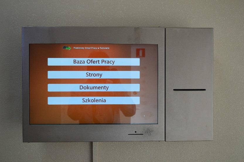 Urzędomaty stanowią nowoczesną formę upowszechniania informacji o ofertach pracy oraz o usługach świadczonych przez Urząd Pracy.