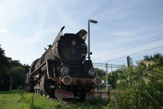 Skwer z fontanną Przy zbiegu ulic Dworcowej i Aleja Wolności znajduję się ładnie zagospodarowany skwer z fontanną i przedwojenna kolumna z herbem Rzepina.