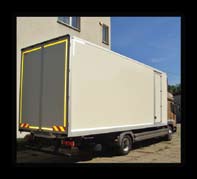 NADWOZIA STANDARDOWE KONTENEROWE KPMW ekstra lekki z windą, NOWOŚĆ Rama pośrednia aluminiowa, Ściany z jednolitych paneli grubości 17 mm, ściana PLASTER MIODU od zewnątrz i wewnątrz laminat w kolorze