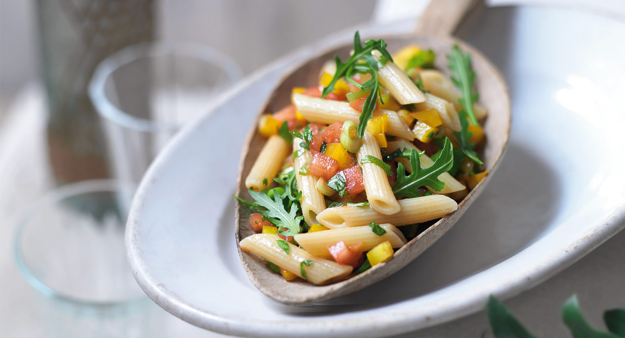 PENNE Z SALSĄ FREDDO 00:30 6 porcji pomidory 500 g żółta papryka 1 szt.