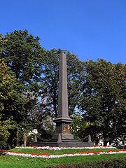 Zadanie 17. ( 0 3 p.) Z którym wydarzeniem związane są poniższe ilustracje? Źródło: wikipedia a.