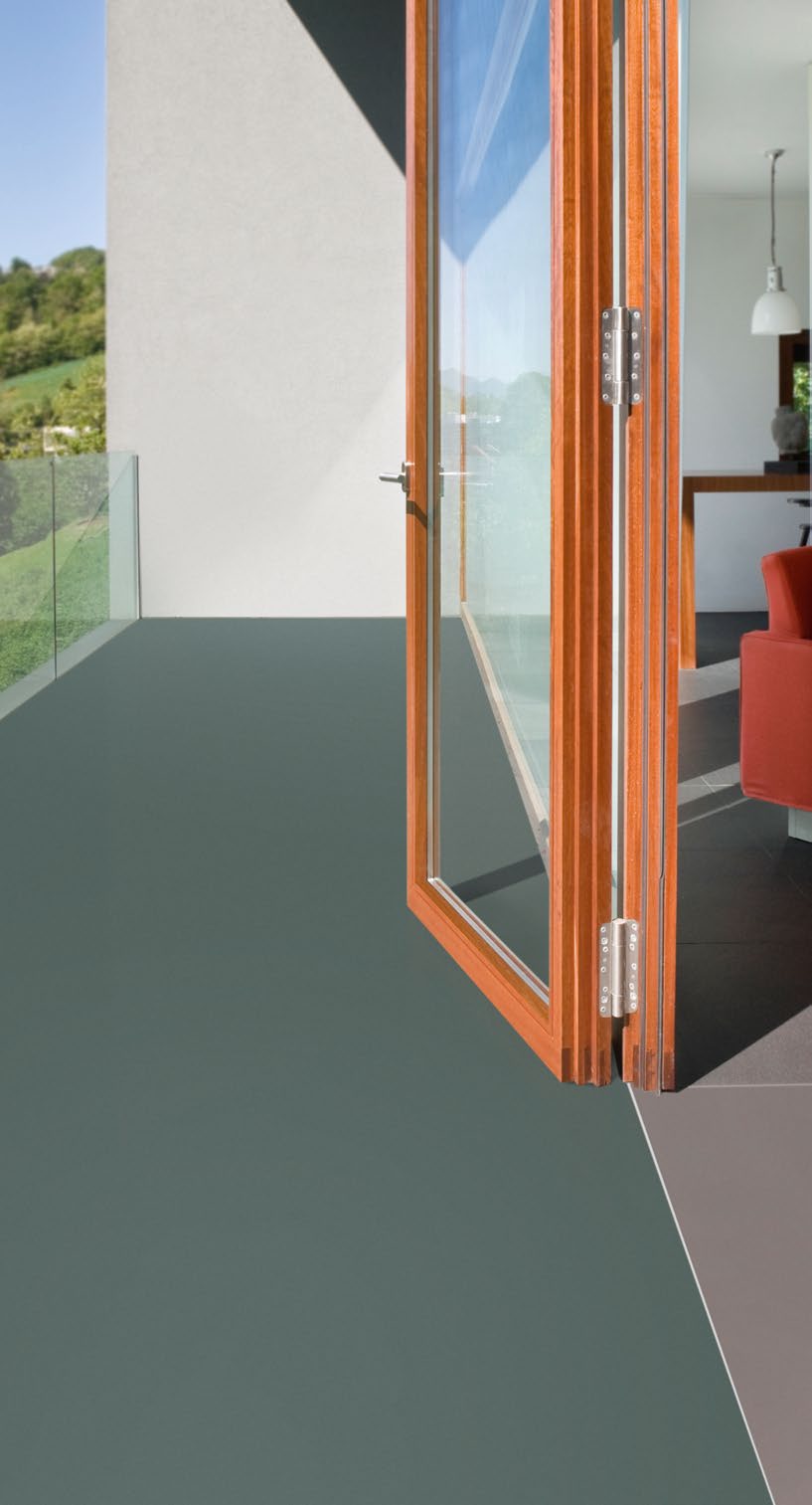 FloorColor plus I rodziny kolorów Murano Żywe, bardzo nasycone odcienie z obszaru czerwieni, błękitu i zieleni. Dodatkowo dostępne są cztery kolory płatków dekoracyjnych.