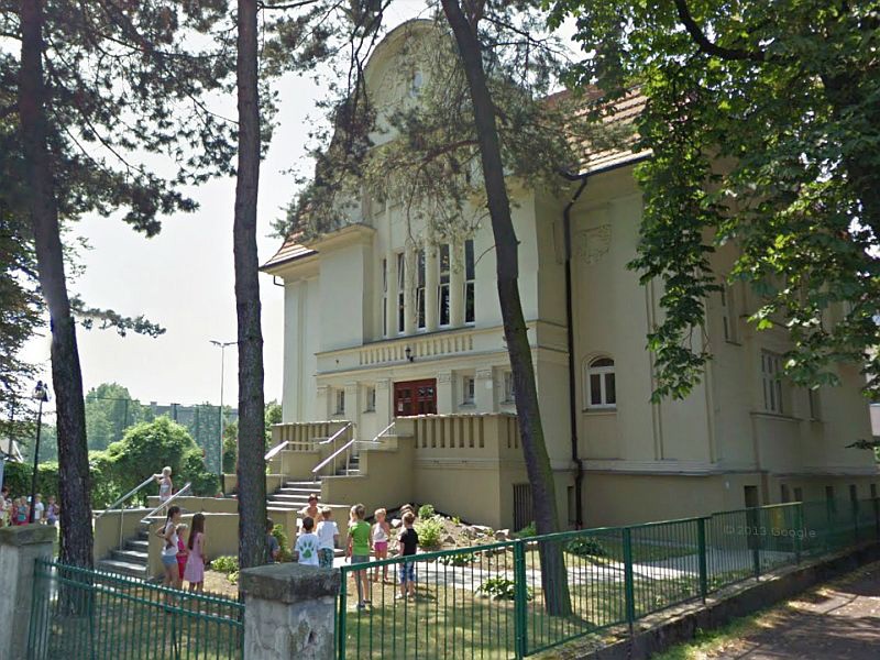 Miejska i Powiatowa Biblioteka Publiczna. Budynek zostanie przystosowany do korzystania przez osoby niepełnosprawne. Łączny koszt przebudowy wraz z promocją zadania to 1.610.000zł.