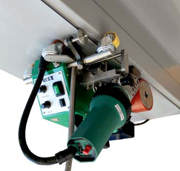 Automat do zgrzewania pokryć dachowych Roofon i Roofon Digital Zgrzewarka samojezdna na gorące powietrze prosta trwała wydajna Zgrzewarka samojezdna - posiada wszystko co niezbędne do zgrzewania