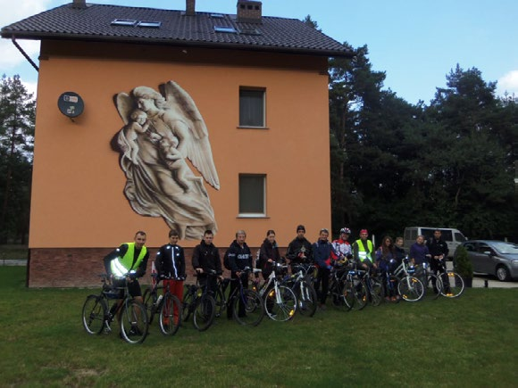 WYDARZENIA Razem - z Brzezin Śląskich do Kokotka! 21 września z parafii Najświętszego Serca Pana Jezusa w Brzezinach Śląskich 13 śmiałków wyruszyło na wyprawę rowerową do Kokotka.