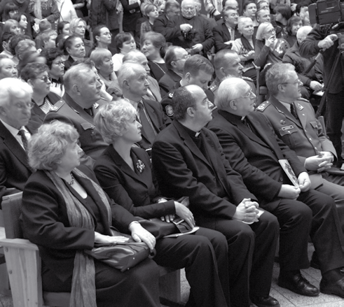 Nr. 3 4 (103 104) 2007 m. kovo balandžio mėn. 13 Premier Gediminas Kirkilas odwiedził Dom Wspólnot Narodowych w Wilnie 16 stycznia 2007 r.