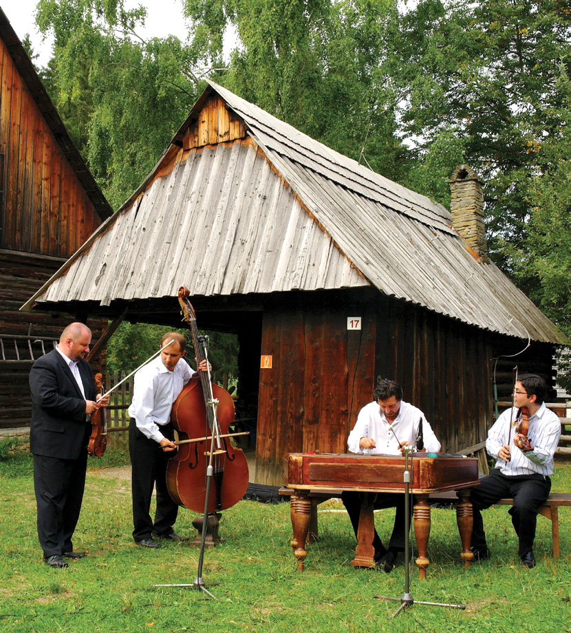 06 IMPREZY FOLKLORYSTYCZNE I KULTURALNE MUZYKA ZWYCZAJE I TRADYCJE TEATR, FESTIWALE Oferta imprez, których głównym zakresem są tradycje i dziedzictwo kulturalne przodków, potrafi też w regionie