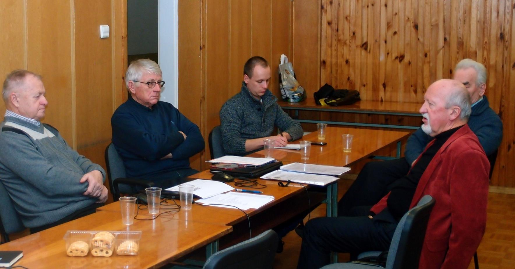Ciesielskiemu. Początkowo wyznaczony do tego został Hieronim Czarnowski, który stwierdził, że wykonał już takie opracowanie w 1980 roku pt.