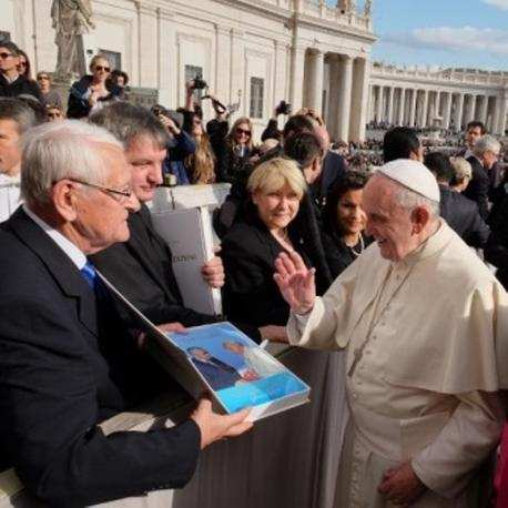 Numer 142 Str. 5 Poseł Józef Zych u PapieŜa Franciszka Dziewiętnastego listopada 2014 r.