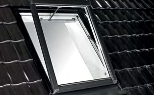 Okna specjalne System oddymiający System oddymiający WRA Designo R5 H/K Zalety w skrócie sprawdzony według norm DIN EN 12101-2 optymalne odprowadzanie dymu szyba wewnętrzna bezpieczna klejona