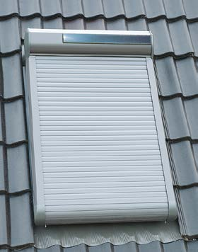 ROLETA ZEWNĘTRZNA ARZS ARZE ARZM Zasilana bateriami solarnymi. Zasilana elektrycznie. Obsługiwana ręcznie. Montowane na zewnątrz okna, pozwalają na całkowite zaciemnienie wnętrza.