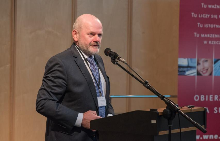 wystąpienia ze Wspólnoty nie sposób lekceważyć. Dawniej sytuacją, która nie sprzyjała jednoczeniu się Europy była zimna wojna. Dziś warunki również są trudne.
