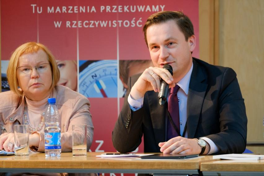 W trzeciej sekcji obrad pod przewodnictwem dr. Jarosława Górskiego dyskutowano zagadnienia związane z rozwojem gospodarczym i kryzysem w Unii Europejskiej.