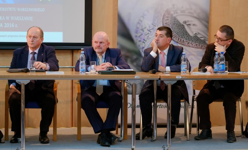 kolejności prof. Mączyńska odniosła się do wystąpienia dr. hab. Hardta. Podkreśliła niedostosowanie teorii ekonomicznych do obecnej sytuacji gospodarczej.