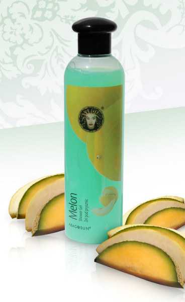 Melon shower gel Melon Żel pod prysznic Niezwykła, aromatyczna kąpiel w puszystej, truskawkowej pianie poprawia samopoczucie i doskonale relaksuje. Płyn posiada właściwości nawilżające i zmiękczające.