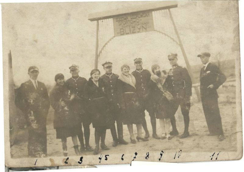 W 1908 roku właścicielem Zakładów Górniczych był hr. Henryk Broel- Plater. Zakład o dużych możliwościach produkcyjnych, otrzymał wiele medali na międzynarodowych targach.
