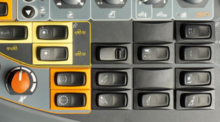 19 Nowe wzornictwo i rozmieszczenie przełączników na panelach bocznych w połączeniu z kolorowymi oznaczeniami ułatwia sterowanie.