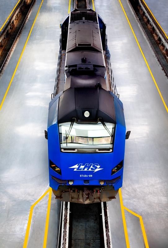 Tabor spółki PKP LHS 77 lokomotyw PKP LHS posiada: 32 szt. ST44 o mocy 2 000 KM po wymianie silnika z dwusuwowego na czterosuwowy 10 szt.