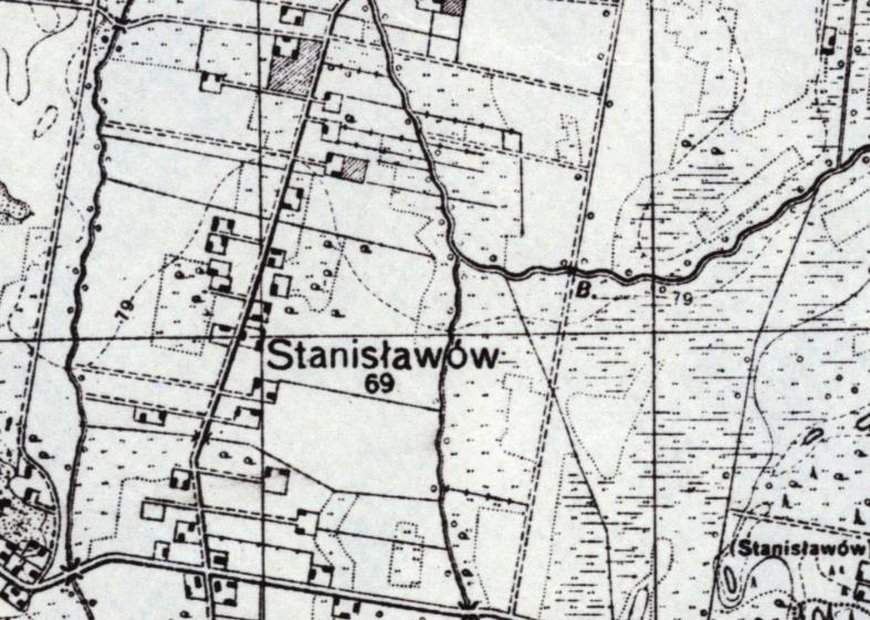 STANISŁAWÓW PIERWSZY Miejscowość w 1827 r. liczyła 27 domów i 72 mieszkańców. Pod koniec XIX w. ich liczba wzrosła do 420 osób. W 1921 r. w Stanisławowie odnotowano 60 domostw.