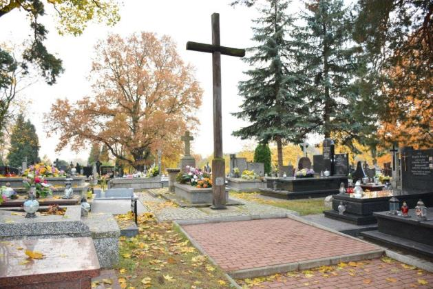 Fot. 5. Kościół w Nieporęcie Źródło: fotografia własna CMENTARZ RZYMSKO KATOLICKI PARAFII P.W.